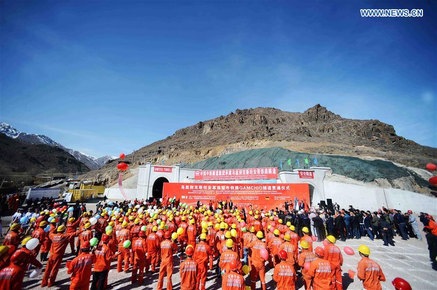 (BRF) Xinhua Headlines: BRIng smiles on more faces