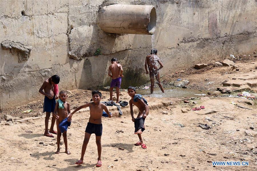 INDIA-NEW DELHI-HIGH TEMPERATURE