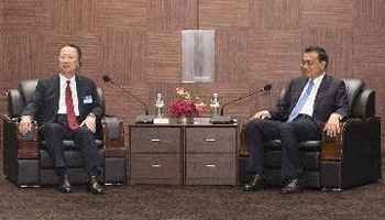 Chinese premier meets ROK entrepreneurs in Seoul