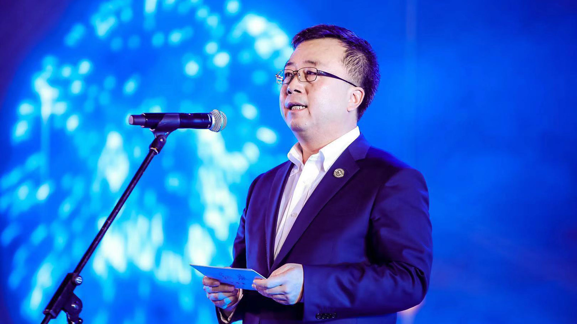 中國第一汽車集團有限公司副總經(jīng)理王國強在海南博鰲舉行的2019中國企業(yè)家博鰲論壇&ldquo;民族品牌之夜&rdquo;活動上致辭