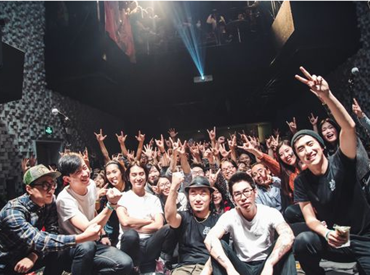 WHO&rsquo;S LISTENING？