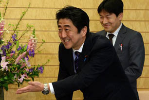 安倍，討來的達(dá)沃斯演講