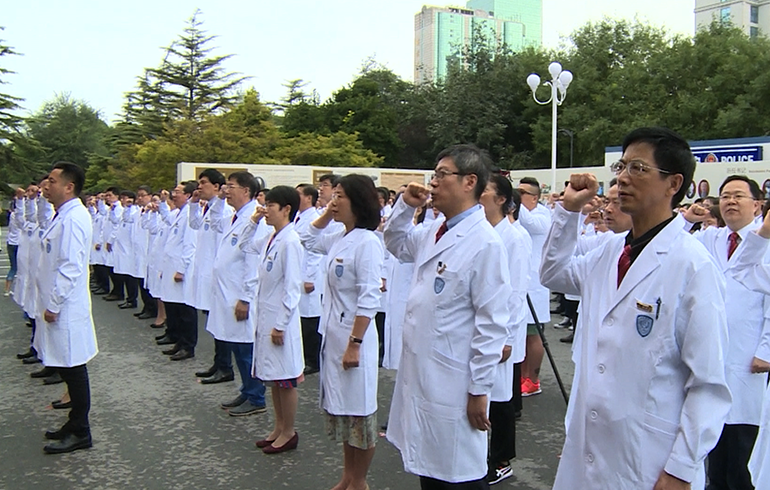 致敬偉大改革｜對話40年，講述身邊的健康故事（第二十集）&mdash;&mdash;設立醫(yī)師節(jié)，醫(yī)務人員有了自己的節(jié)日