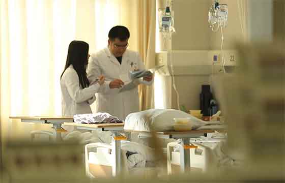 致敬偉大改革｜對話40年，講述身邊的健康故事（第五集）&mdash;&mdash;小醫(yī)院不再門可羅雀，大醫(yī)院不再&ldquo;戰(zhàn)時狀態(tài)&rdquo;