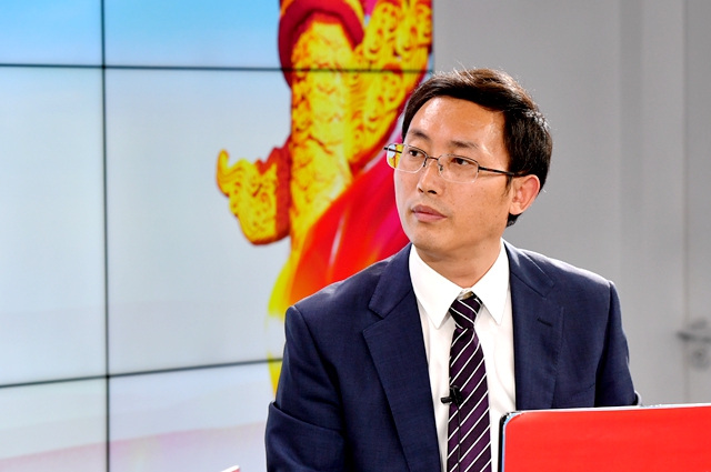 繼往是為了開來，那么開什么來？我們的未來是什么？我們現(xiàn)在站在什么歷史方位上？往哪里去走？