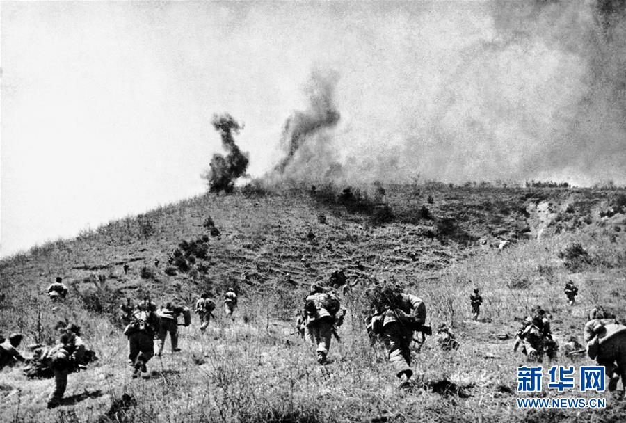 （圖文互動(dòng)）（1）為了&ldquo;中國號(hào)&rdquo;巨輪揚(yáng)帆遠(yuǎn)航&mdash;&mdash;中國共產(chǎn)黨領(lǐng)導(dǎo)下的人民軍隊(duì)忠于祖國、服務(wù)人民啟示錄