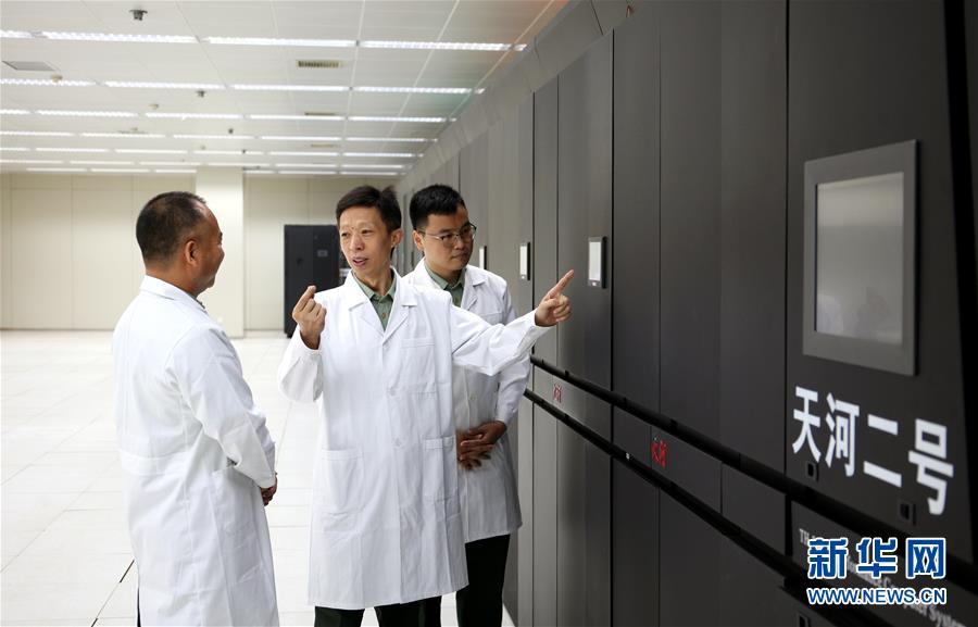 （圖文互動(dòng)）（8）為了&ldquo;中國號(hào)&rdquo;巨輪揚(yáng)帆遠(yuǎn)航&mdash;&mdash;中國共產(chǎn)黨領(lǐng)導(dǎo)下的人民軍隊(duì)忠于祖國、服務(wù)人民啟示錄