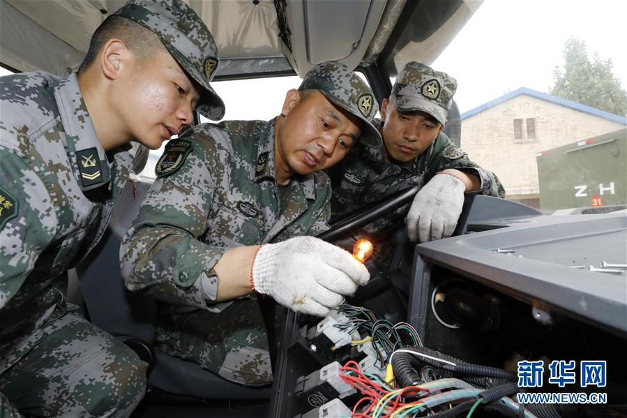 (圖文互動(dòng))(3)亮劍沙場的“千分尺”——記“最美新時(shí)代革命軍人”張俊凱