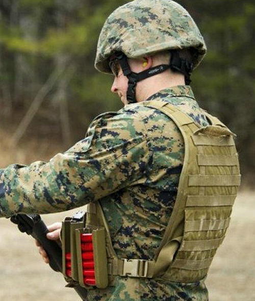 是電影還是現(xiàn)實(shí)？美軍陸戰(zhàn)隊(duì)士兵操大槍射擊練習(xí)