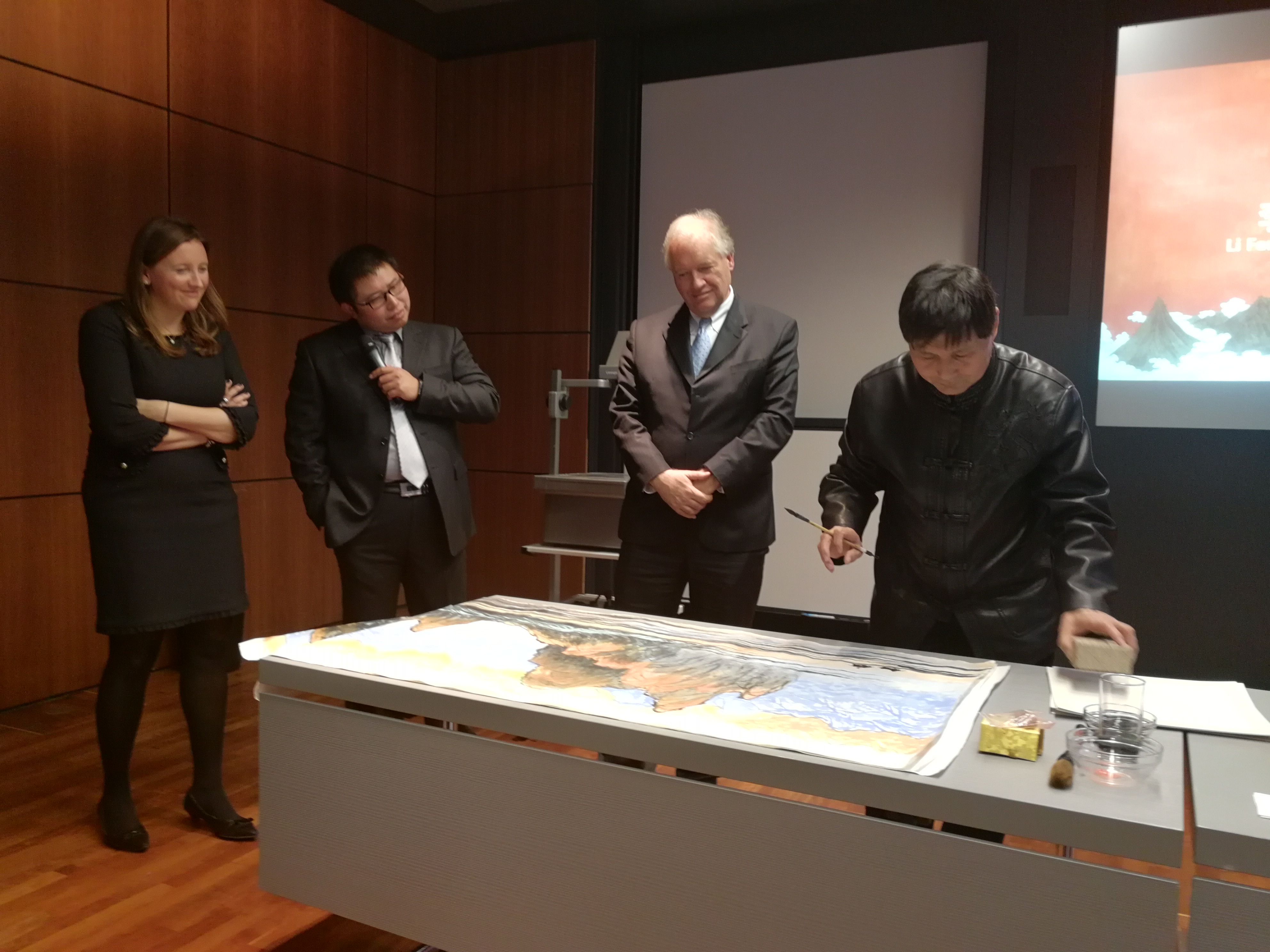 作為一個藝術家，我也要為這個國家和社會做一點自己的貢獻。在這次跨國文化交流活動中，作為唯一的隨團畫家，我創(chuàng)作出了多幅以&ldquo;一帶一路&rdquo;為主題的中國畫。