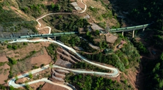 新華全媒+｜高鐵時(shí)代，大涼山鐵軌上流淌&ldquo;慢幸福&rdquo;