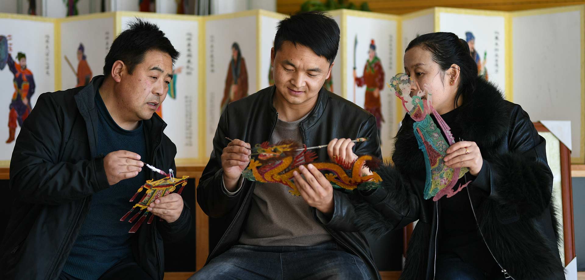 【顯影中國(guó)】皮影劇團(tuán)&ldquo;皮&rdquo;出新花樣