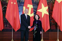 蔡奇同越共中央政治局委員、中央書記處常務(wù)書記張氏梅舉行會談