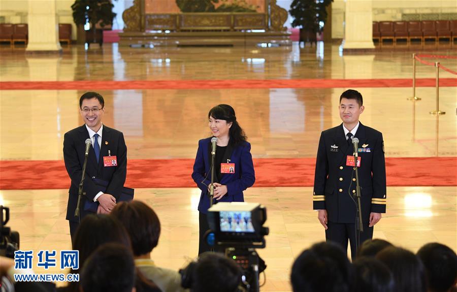 （十九大&middot;黨代表通道）（9）采訪黨代表