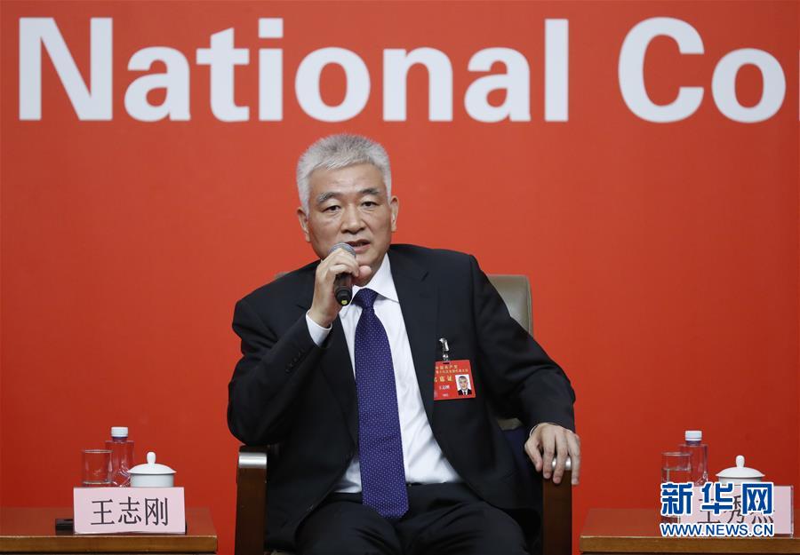 (十九大)(8)十九大新聞中心舉行“實(shí)施創(chuàng)新驅(qū)動(dòng)發(fā)展戰(zhàn)略”集體采訪