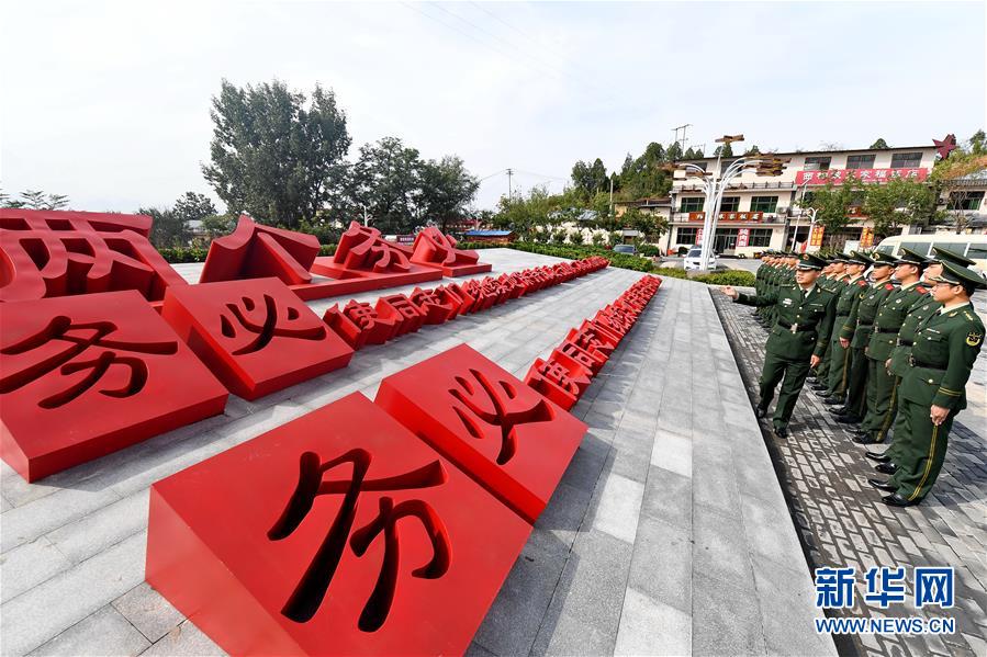 (十九大時(shí)光·圖文互動(dòng))(1)全面從嚴(yán)治黨,以更高能力和水平引領(lǐng)新時(shí)代——來自基層蹲點(diǎn)現(xiàn)場的報(bào)道