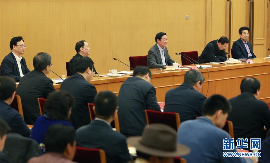 （新華網(wǎng)）劉奇葆出席第六屆全國服務(wù)農(nóng)民、服務(wù)基層文化建設(shè)先進集體表彰座談會