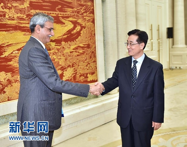 5月9日，中共中央書(shū)記處書(shū)記、中央紀(jì)委副書(shū)記趙洪祝在北京會(huì)見(jiàn)印度中央監(jiān)察委員會(huì)主席喬杜里。 新華社記者 李濤 攝