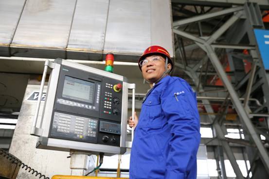 【大國工匠】工地的明燈:自學成才的裝配大師 436623309261348187.jpg