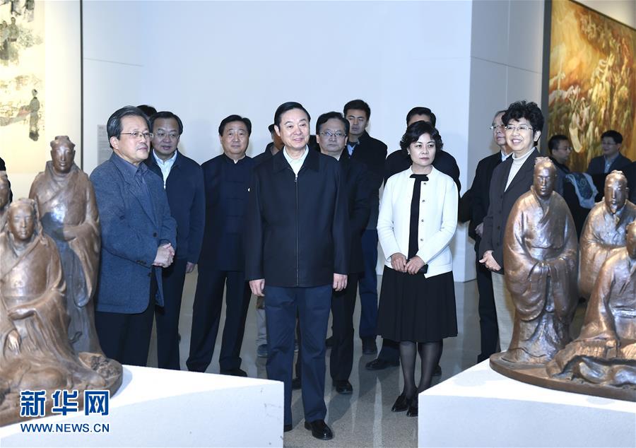 12月6日，中共中央政治局委員、中央書記處書記、中宣部部長劉奇葆在北京參觀中華文明歷史題材美術創(chuàng)作工程入選作品展覽。 新華社記者張領攝