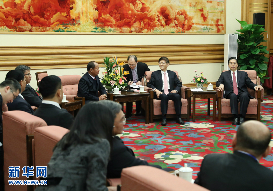 12月27日，中共中央政治局委員、中央政法委書記孟建柱在北京集體會見出席湄公河流域執(zhí)法安全合作機制成立五周年部長級會議的各國代表團團長。新華社記者 王曄 攝 