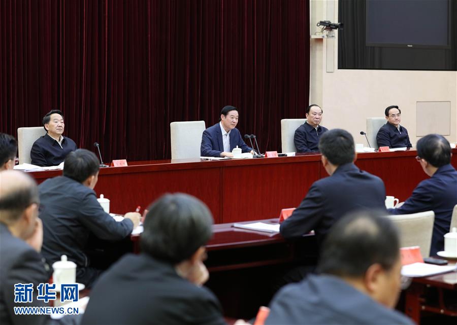  2月17日，在習(xí)近平總書記主持召開黨的新聞輿論工作座談會并發(fā)表重要講話一周年之際，中宣部在北京召開2017年新聞戰(zhàn)線&ldquo;新春走基層&rdquo;活動座談會。中共中央政治局委員、中央書記處書記、中宣部部長劉奇葆出席會議并講話。新華社記者 王曄 攝
