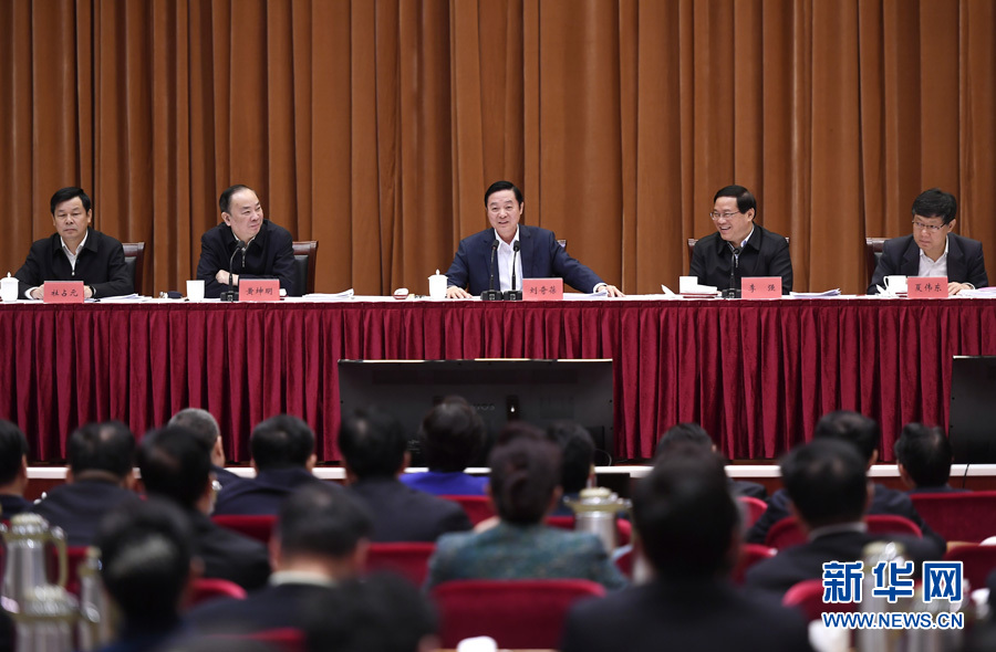 4月7日，全國(guó)創(chuàng)建文明城市工作經(jīng)驗(yàn)交流會(huì)在江蘇張家港市召開(kāi)，中共中央政治局委員、中宣部部長(zhǎng)、中央文明委副主任劉奇葆出席會(huì)議并講話。新華社記者 燕雁 攝
