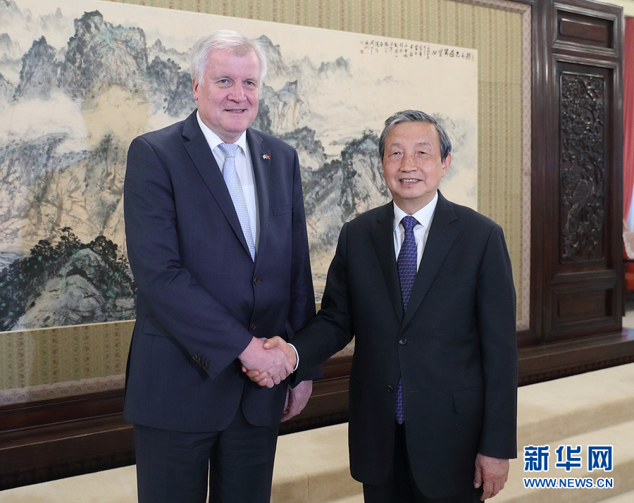 5月10日，國務(wù)院副總理馬凱在北京中南海紫光閣會(huì)見德國巴伐利亞州州長、基社盟主席霍斯特&middot;澤霍費(fèi)爾一行。 新華社記者王曄攝