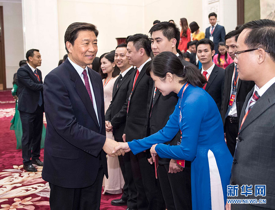 5月22日，中共中央政治局委員、國家副主席李源潮在北京會見越南胡志明共青團中央書記處第一書記黎國鋒率領(lǐng)的越南青年代表團。 新華社記者李濤 攝