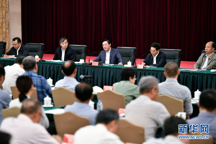 9月7日，中共中央政治局委員、中央書(shū)記處書(shū)記、中宣部部長(zhǎng)劉奇葆在北京出席全國(guó)電視劇工作座談會(huì)并講話。 新華社記者 燕雁 攝

