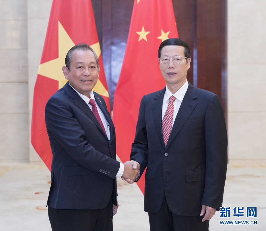  9月11日，中共中央政治局常委、國務(wù)院副總理張高麗在廣西南寧會(huì)見前來出席第十四屆中國－東盟博覽會(huì)和中國－東盟商務(wù)與投資峰會(huì)的越南常務(wù)副總理張和平。新華社記者王曄攝