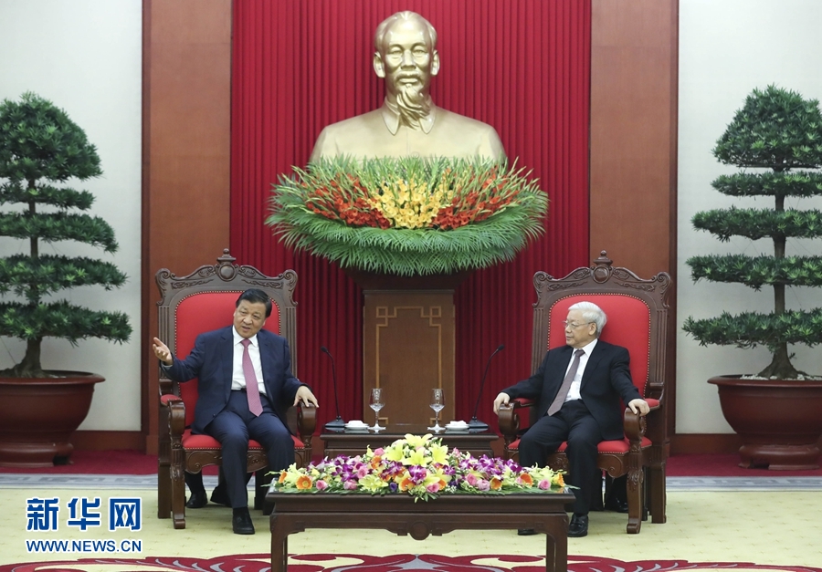 應越南共產(chǎn)黨邀請，中共中央政治局常委、中央書記處書記劉云山9月18日至19日對越南進行正式訪問。這是9月18日，劉云山在河內會見越共中央總書記阮富仲。 新華社記者 龐興雷 攝