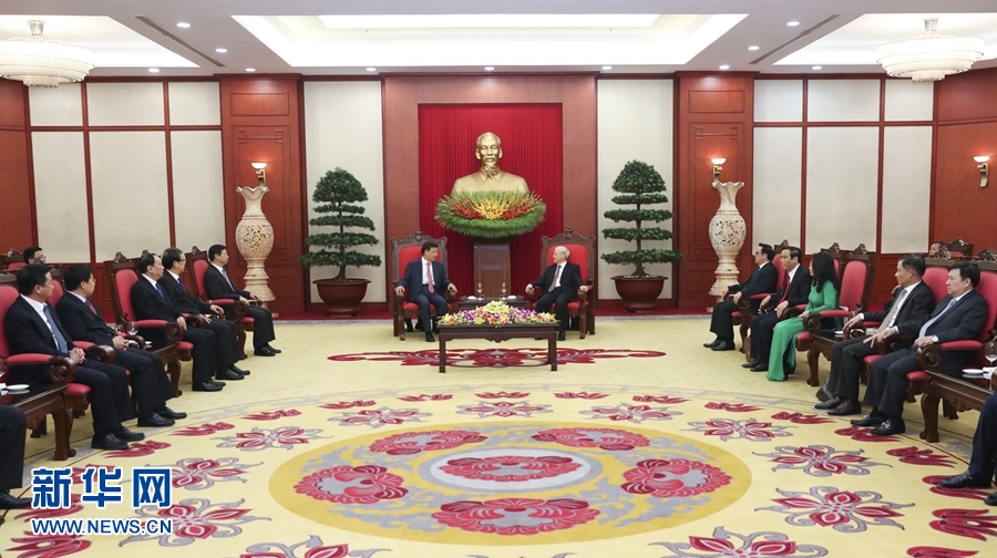 應越南共產(chǎn)黨邀請，中共中央政治局常委、中央書記處書記劉云山9月18日至19日對越南進行正式訪問。這是9月18日，劉云山在河內會見越共中央總書記阮富仲。 新華社記者 龐興雷 攝