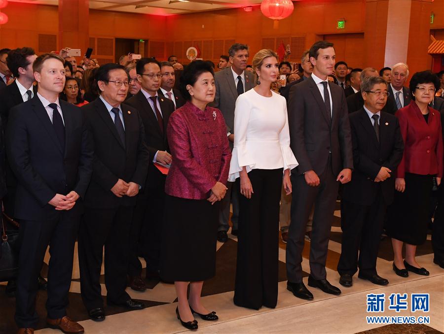 當(dāng)?shù)貢r(shí)間9月27日晚，正在華盛頓出席首輪中美社會(huì)和人文對(duì)話的國(guó)務(wù)院副總理劉延?xùn)|出席中國(guó)駐美國(guó)使館2017年國(guó)慶招待會(huì)。新華社記者殷博古攝