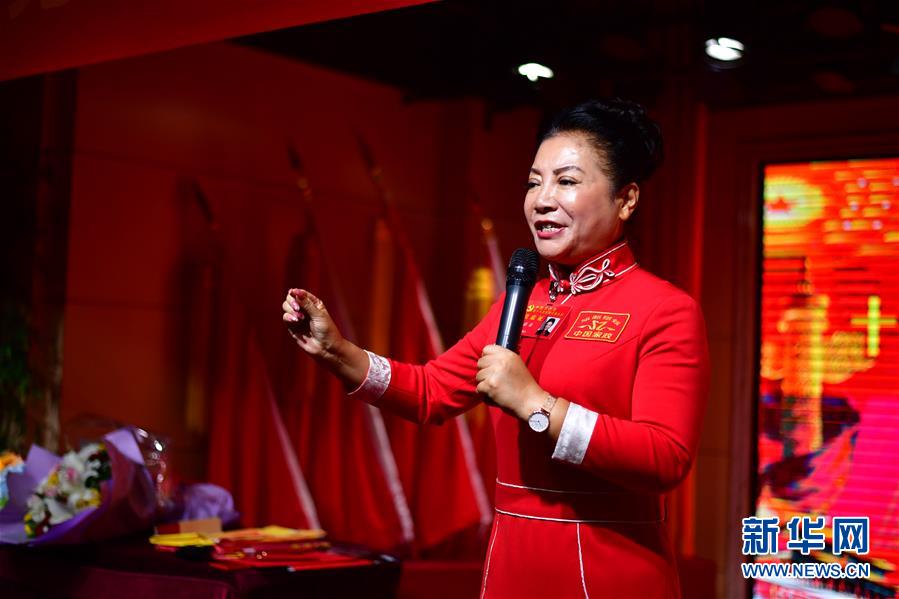 （十九大代表回基層&middot;圖文互動(dòng)）&ldquo;網(wǎng)紅書(shū)記&rdquo;薛榮：以黨建促發(fā)展 &ldquo;線(xiàn)上&rdquo;&ldquo;線(xiàn)下&rdquo;一齊抓