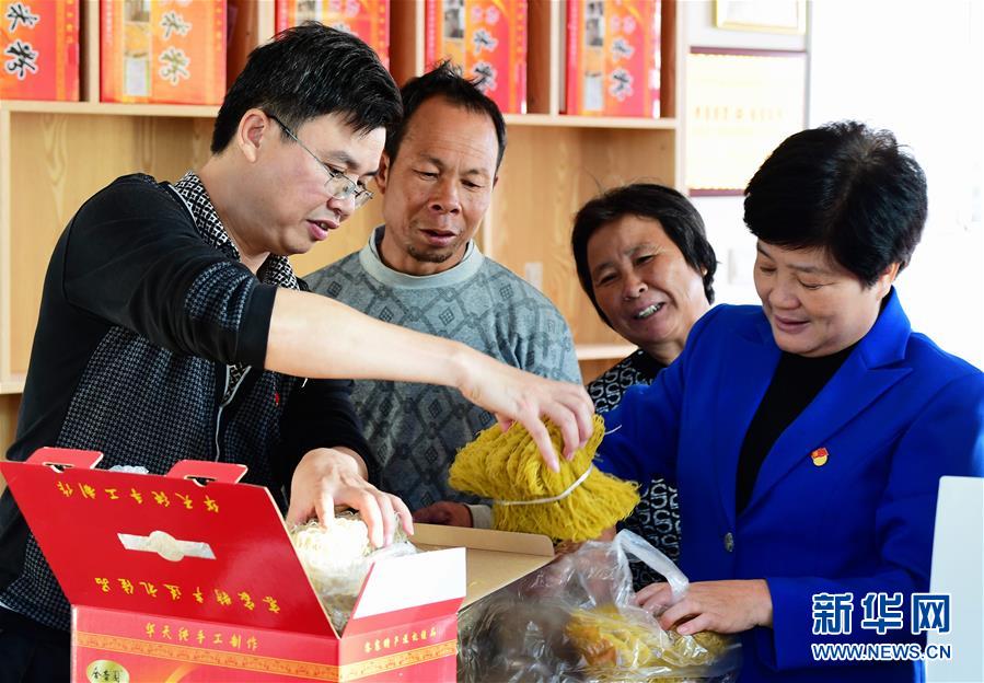 （十九大代表在基層&middot;圖文互動）（2）沈騰香：保護(hù)好綠水青山 圓鄉(xiāng)親們小康夢