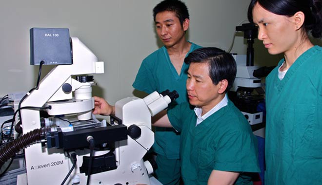 成功實施西南地區(qū)首例試管嬰兒手術。