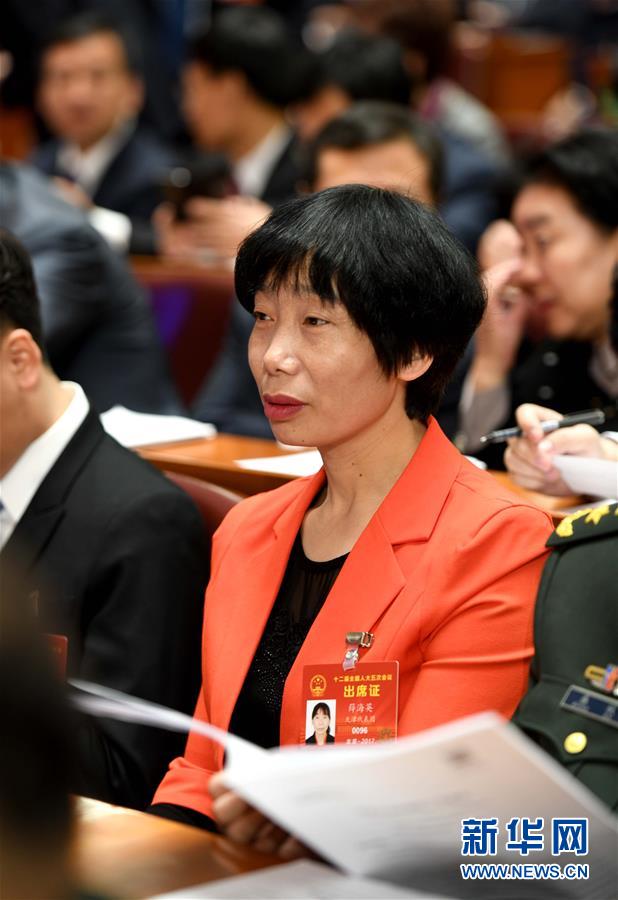 （兩會&middot;履職影像記）（1）薛海英代表：關注農(nóng)民工權益和城市環(huán)境