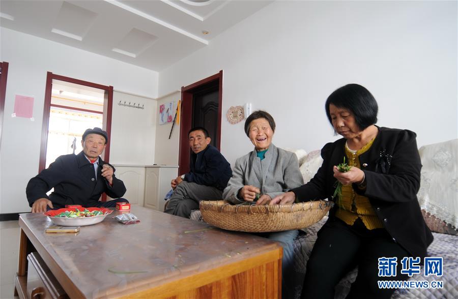 （新華全媒頭條&middot;圖文互動）（1）開啟新征程　譜寫新史詩&mdash;&mdash;以習(xí)近平同志為核心的黨中央引領(lǐng)中國特色社會主義進(jìn)入新時代