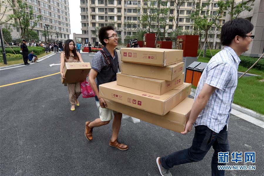 (新華全媒頭條·圖文互動(dòng))(13)開(kāi)啟新征程 譜寫(xiě)新史詩(shī)——以習(xí)近平同志為核心的黨中央引領(lǐng)中國(guó)特色社會(huì)主義進(jìn)入新時(shí)代