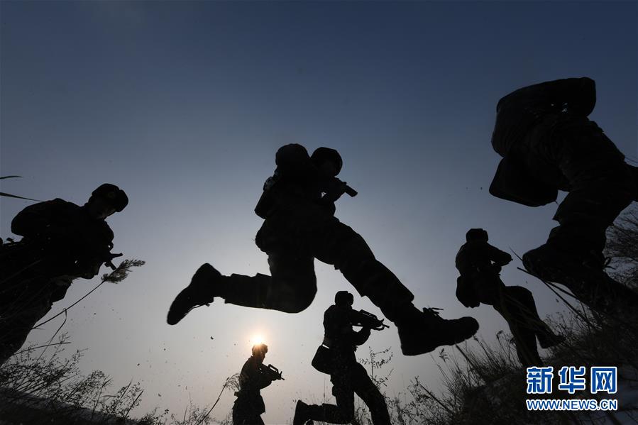 （新華全媒頭條&middot;圖文互動）（12）備戰(zhàn)踏上新起點，練兵展現(xiàn)新氣象&mdash;&mdash;2018中國軍隊新年開訓全景大掃描