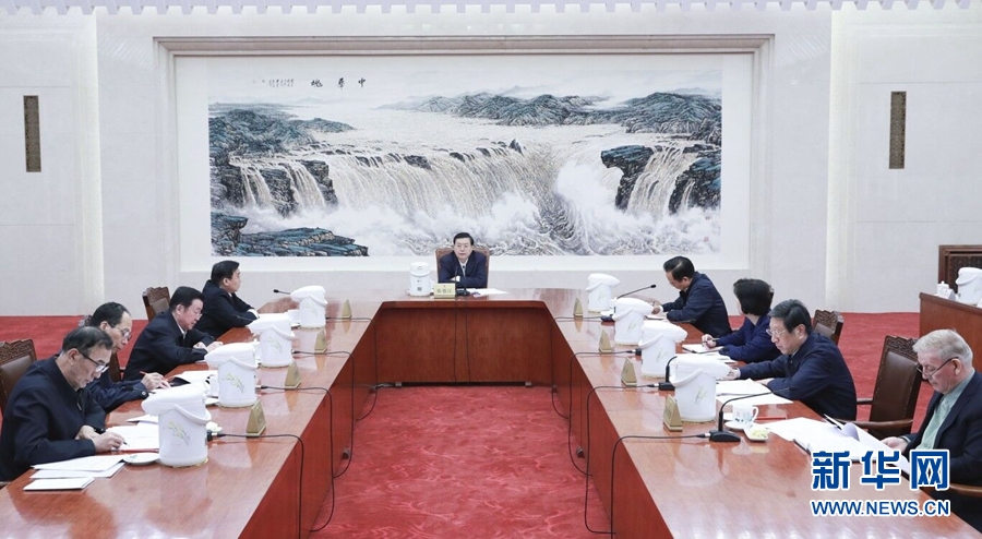 1月22日，中共十二屆全國人大常委會(huì)黨組在北京召開會(huì)議，認(rèn)真學(xué)習(xí)領(lǐng)會(huì)習(xí)近平總書記在黨的十九屆二中全會(huì)上的重要講話精神，研究全國人大常委會(huì)貫徹落實(shí)全會(huì)精神、做好憲法修改相關(guān)工作。全國人大常委會(huì)委員長(zhǎng)、常委會(huì)黨組書記張德江主持會(huì)議并講話。新華社記者 丁林 攝