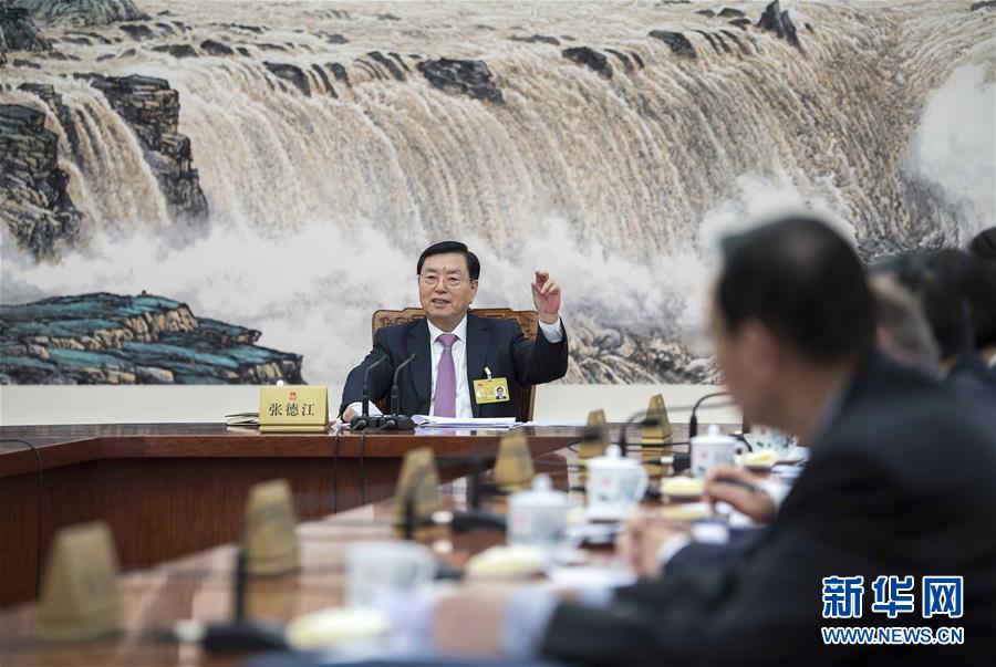 1月29日，十二屆全國人大常委會(huì)第一百零九次委員長會(huì)議在北京人民大會(huì)堂舉行，張德江委員長主持會(huì)議。 新華社記者 李濤 攝