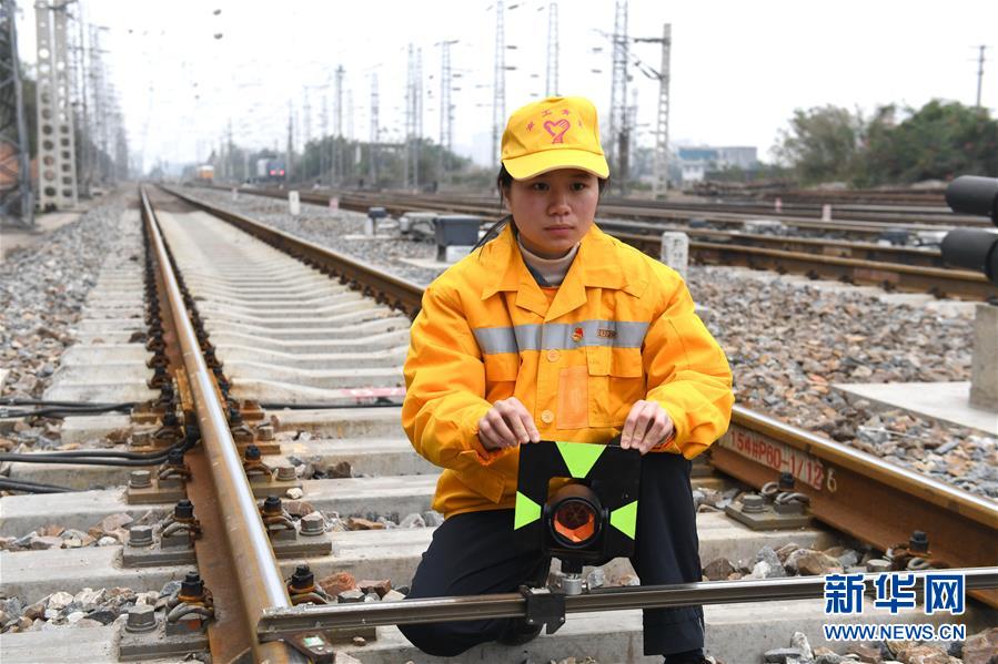 （走基層 聽(tīng)民聲）（5）鐵路線(xiàn)上的&ldquo;鏗鏘玫瑰&rdquo;