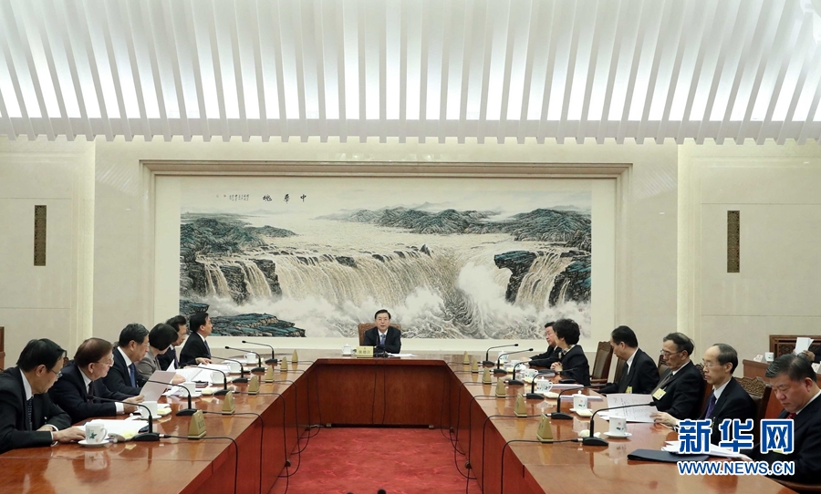 2月23日，十二屆全國人大常委會第一百一十三次委員長會議在北京人民大會堂舉行，張德江委員長主持。 新華社記者 劉衛(wèi)兵 攝