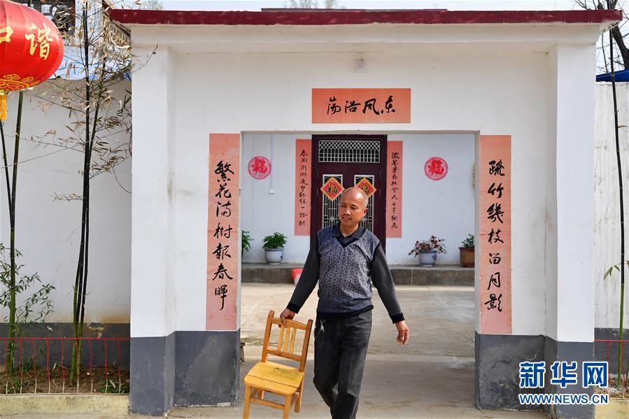 (走基層 聽(tīng)民聲)(1)貧困戶(hù)王萬(wàn)才的“詩(shī)意”脫貧路