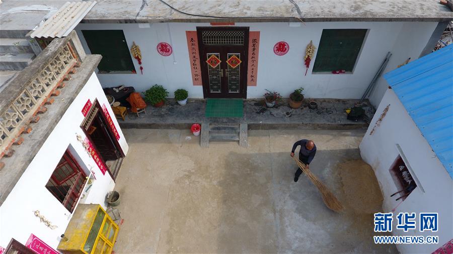 (走基層 聽民聲)(3)貧困戶王萬(wàn)才的“詩(shī)意”脫貧路