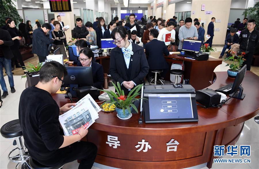 （習近平新時代中國特色社會主義思想在基層&middot;改革發(fā)展新氣象&middot;圖文互動）（3）浙江&ldquo;最多跑一次&rdquo;：改革越走越深，群眾越跑越順