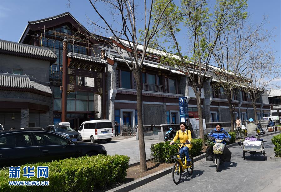 （在習(xí)近平新時(shí)代中國特色社會(huì)主義思想指引下&mdash;&mdash;新時(shí)代新氣象新作為&middot;新華全媒頭條&middot;圖文互動(dòng)）（3）最濃是這中國紅&mdash;&mdash;北京市西城區(qū)弘揚(yáng)紅墻意識(shí)深化改革發(fā)展紀(jì)實(shí)