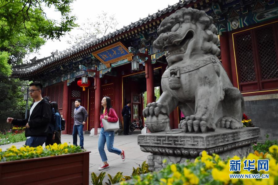 （新華全媒頭條&middot;圖文互動）（1）扎根人民、奉獻(xiàn)國家&mdash;&mdash;習(xí)近平總書記的考察在北大師生中引起熱烈反響 